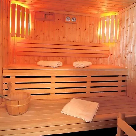 Cosy Avec Balcon, Parking, Piscine Et Navette A 150m Du Centre Et 500m Des Pistes - Fr-1-267-272 Apartment Fontcouverte-la-Toussuire